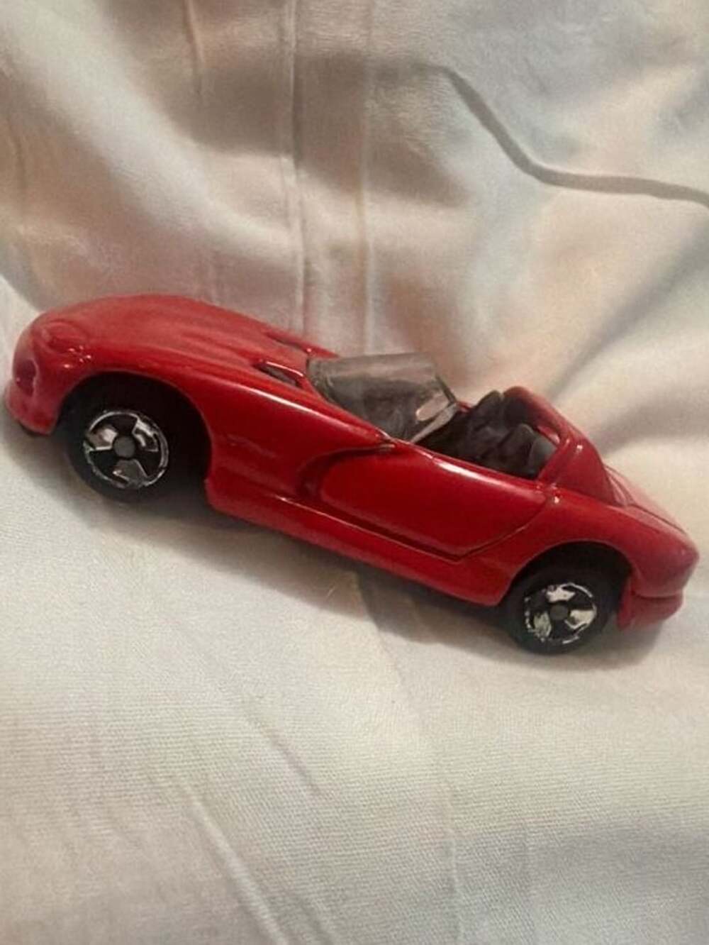 Maisto 1997 Dodge Viper RT/10 Diecast Red Toy Car